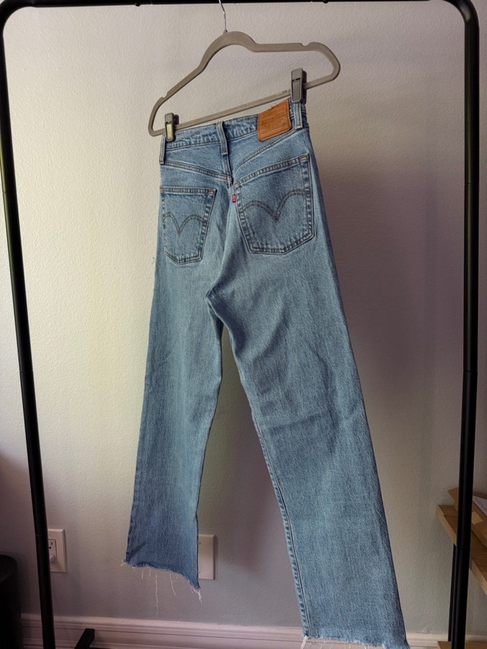 Levi's Ribcage Straight Ankle Jeans in Light Medium Wash